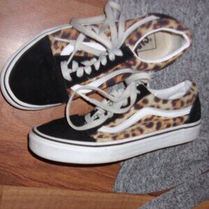 VANS  womens size 7 tennis shoes  seven leopard print seven sneakers